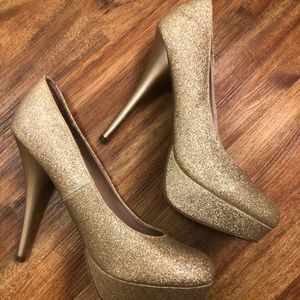 Gold pumps